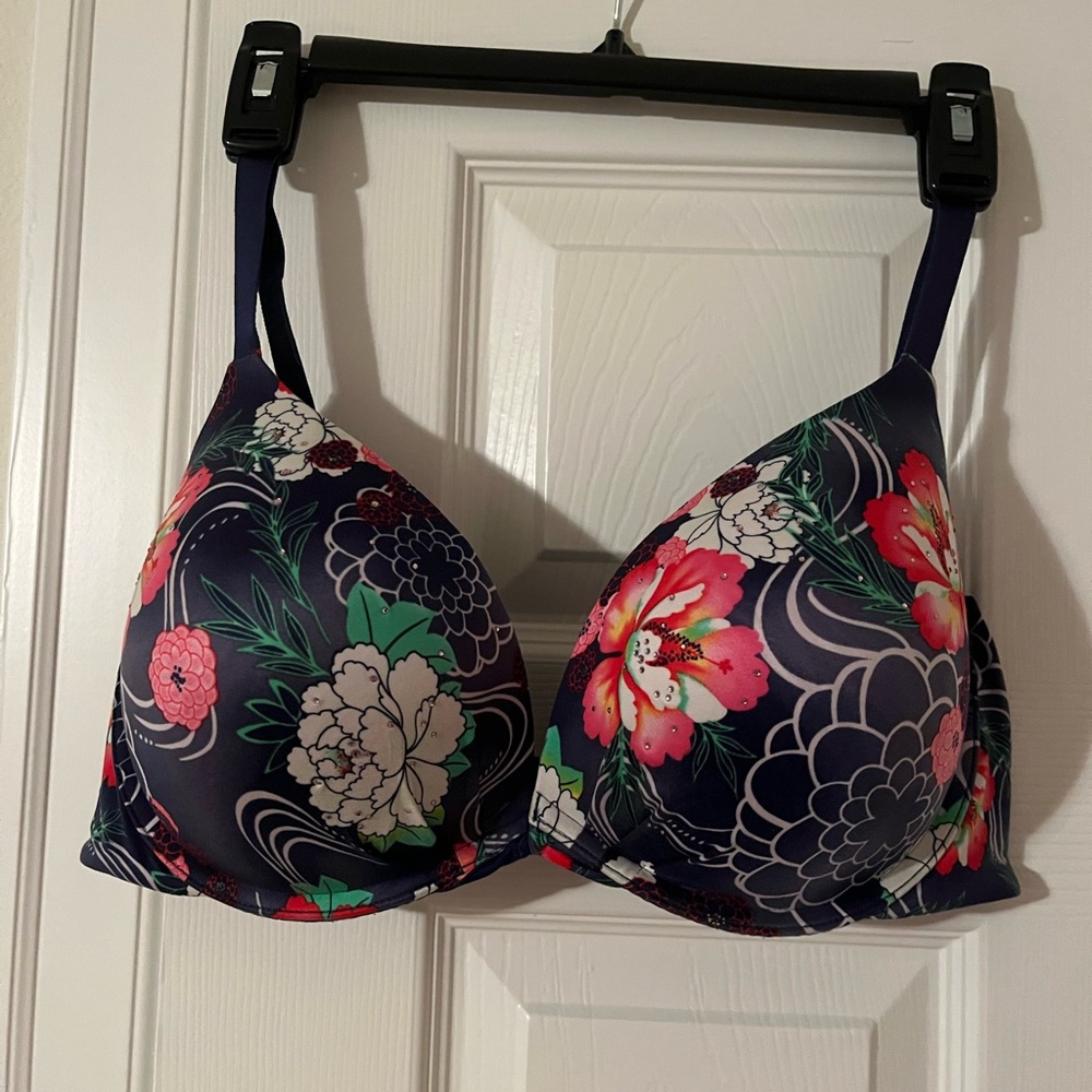 Victoria’s Secret Color blue with flower pattern. Size 38DD
